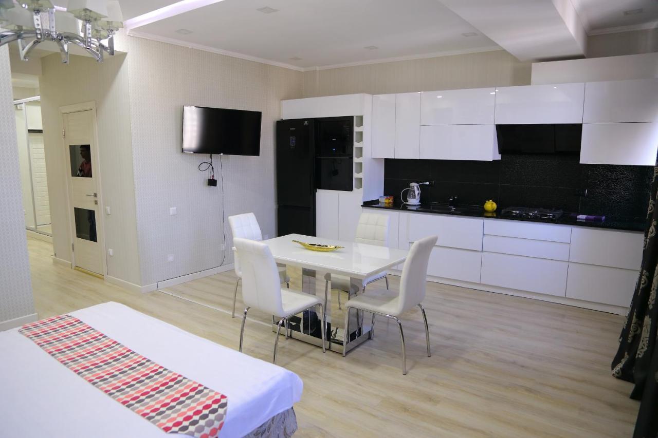 Promenade Boutique Apartment Biskek Kültér fotó
