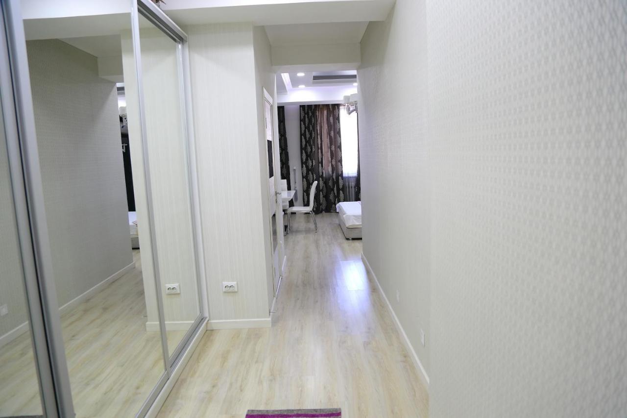 Promenade Boutique Apartment Biskek Kültér fotó